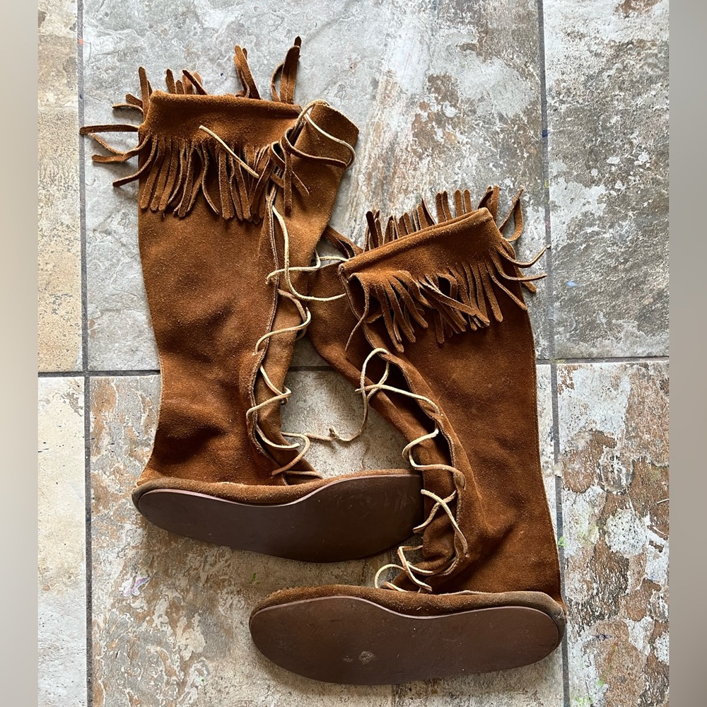 Authentic moccasin boots size 10 Minnetonka
